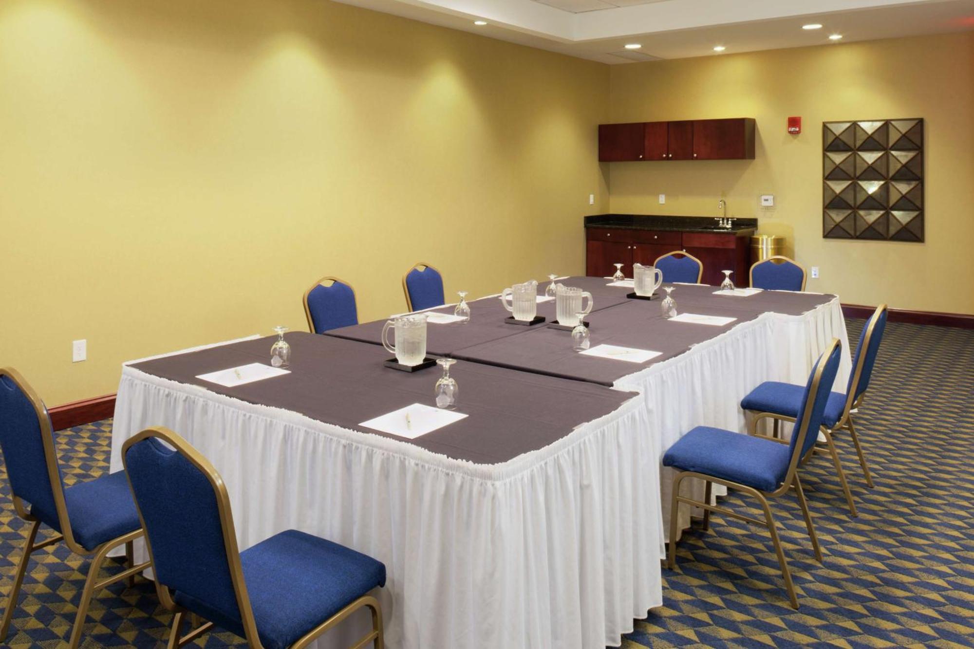 Doubletree By Hilton Greensboro Exteriör bild