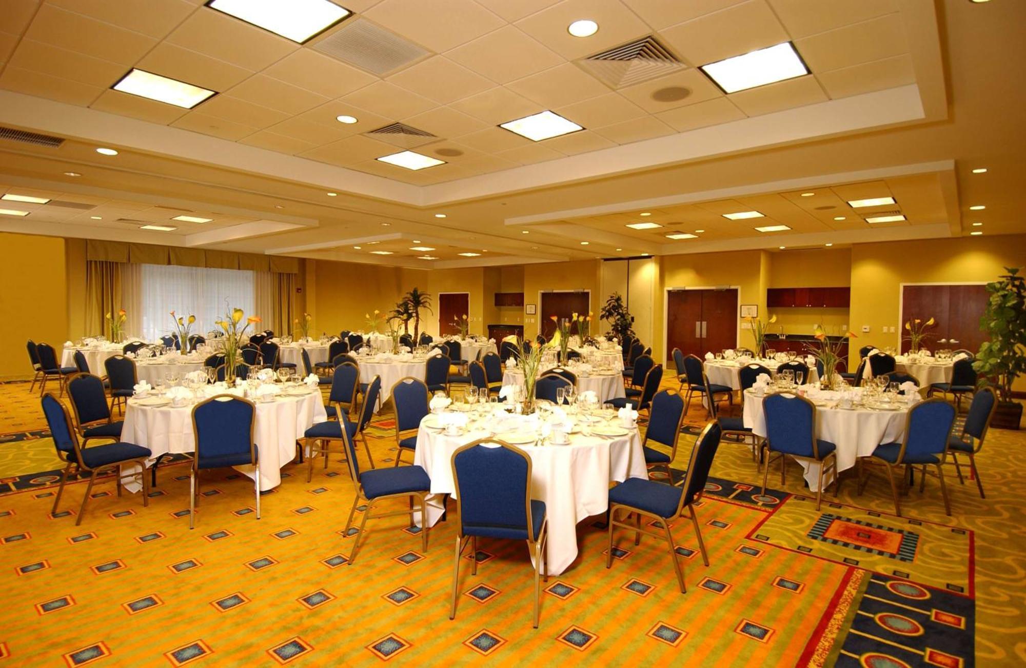 Doubletree By Hilton Greensboro Exteriör bild