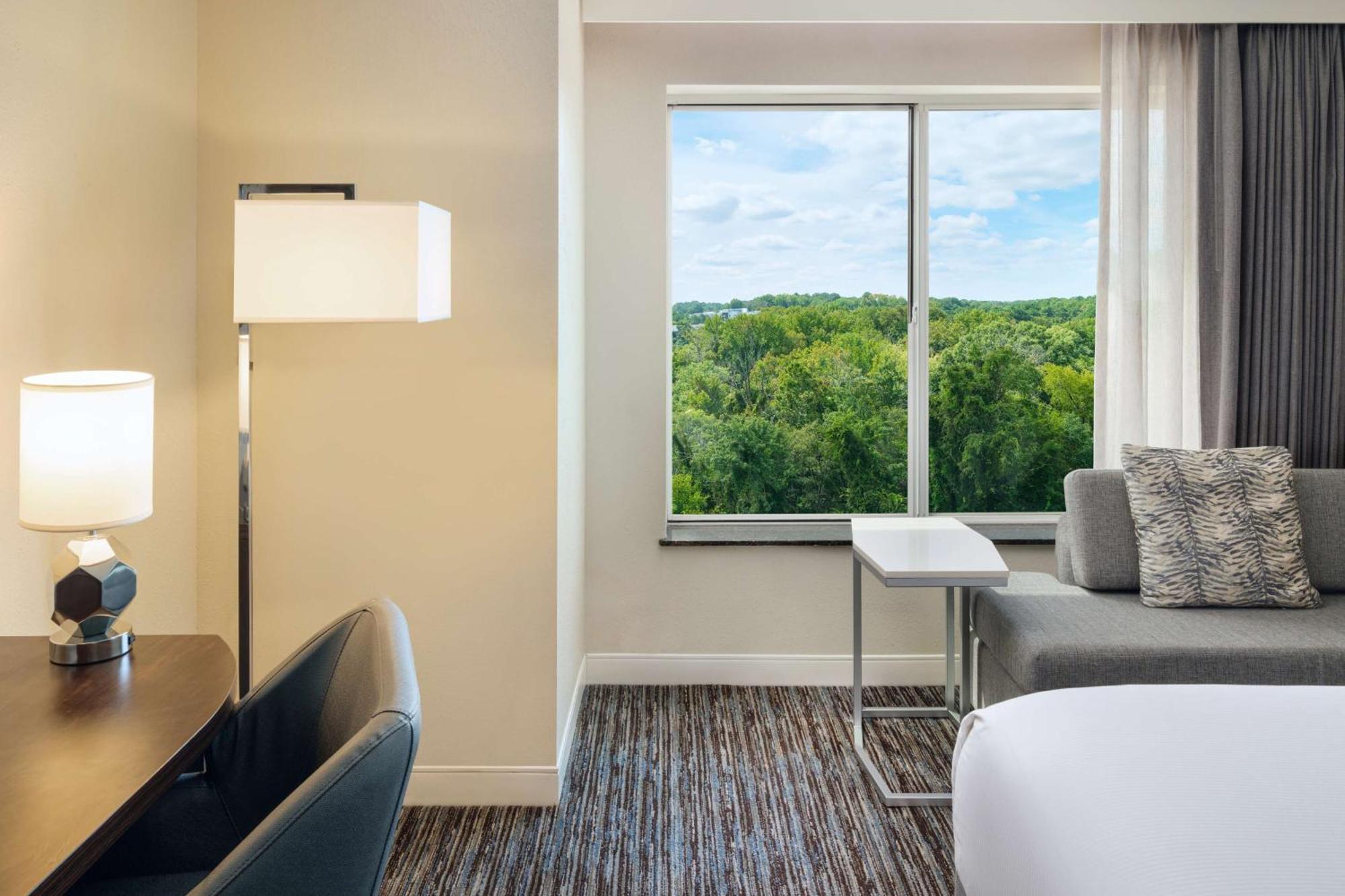 Doubletree By Hilton Greensboro Exteriör bild