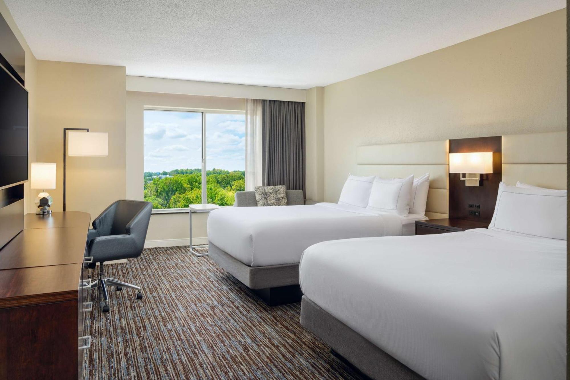 Doubletree By Hilton Greensboro Exteriör bild