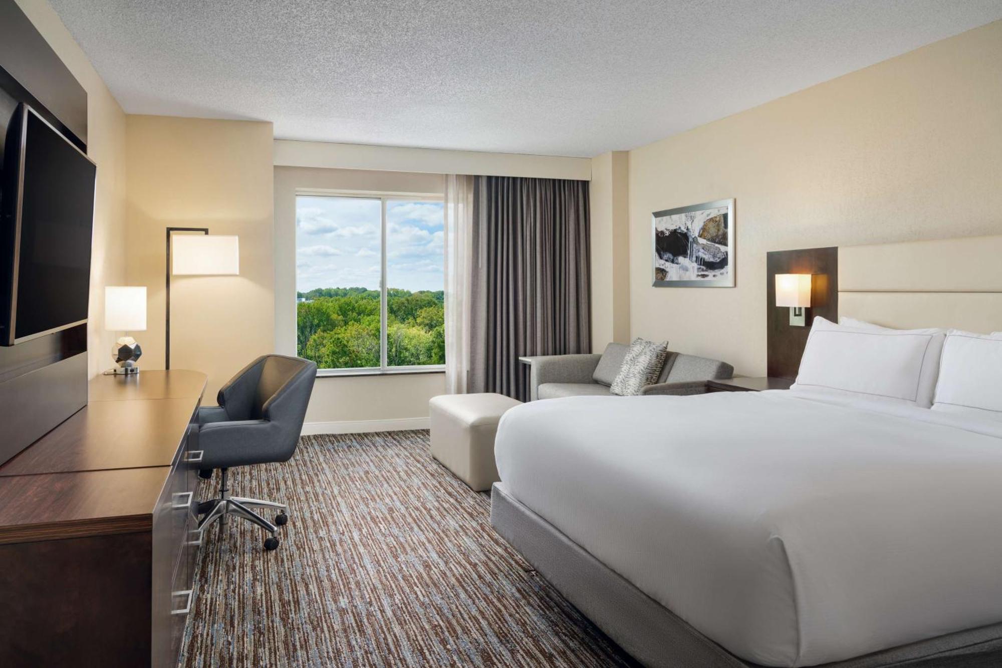 Doubletree By Hilton Greensboro Exteriör bild